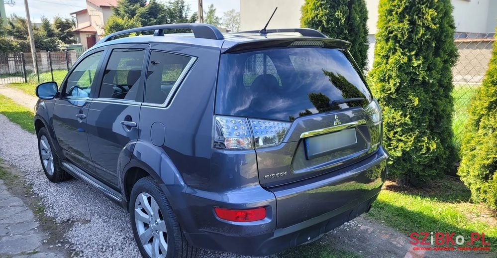 2011' Mitsubishi Outlander 2.0 Intense 2Wd photo #4