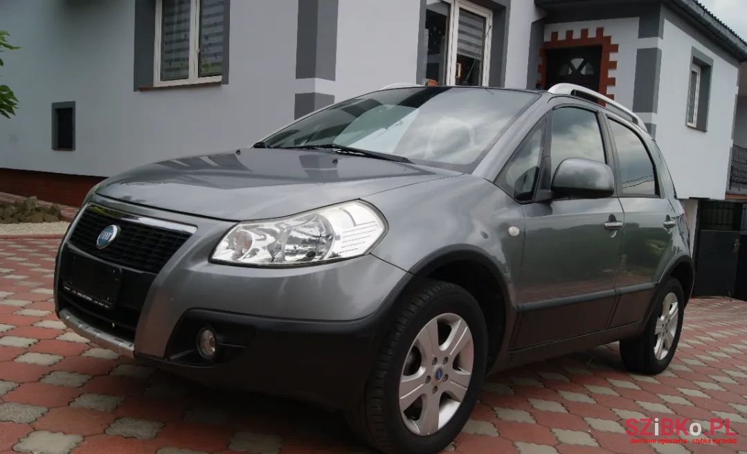 2008' Fiat Sedici photo #2