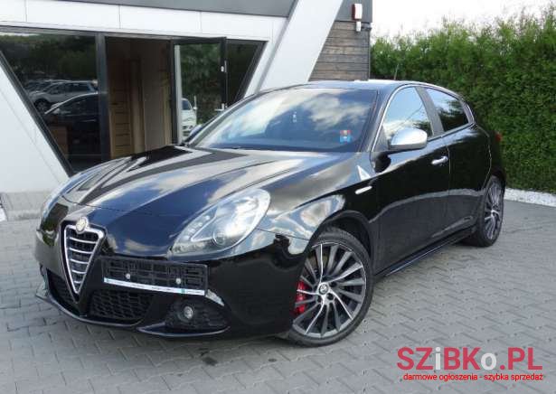 2011' Alfa Romeo Giulietta photo #1