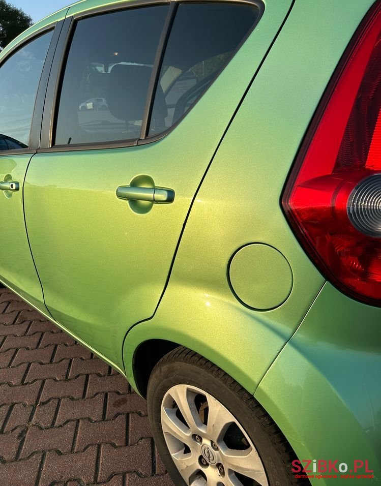 2010' Opel Agila 1.0 photo #2