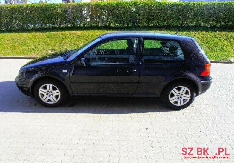 2001' Volkswagen Golf photo #1