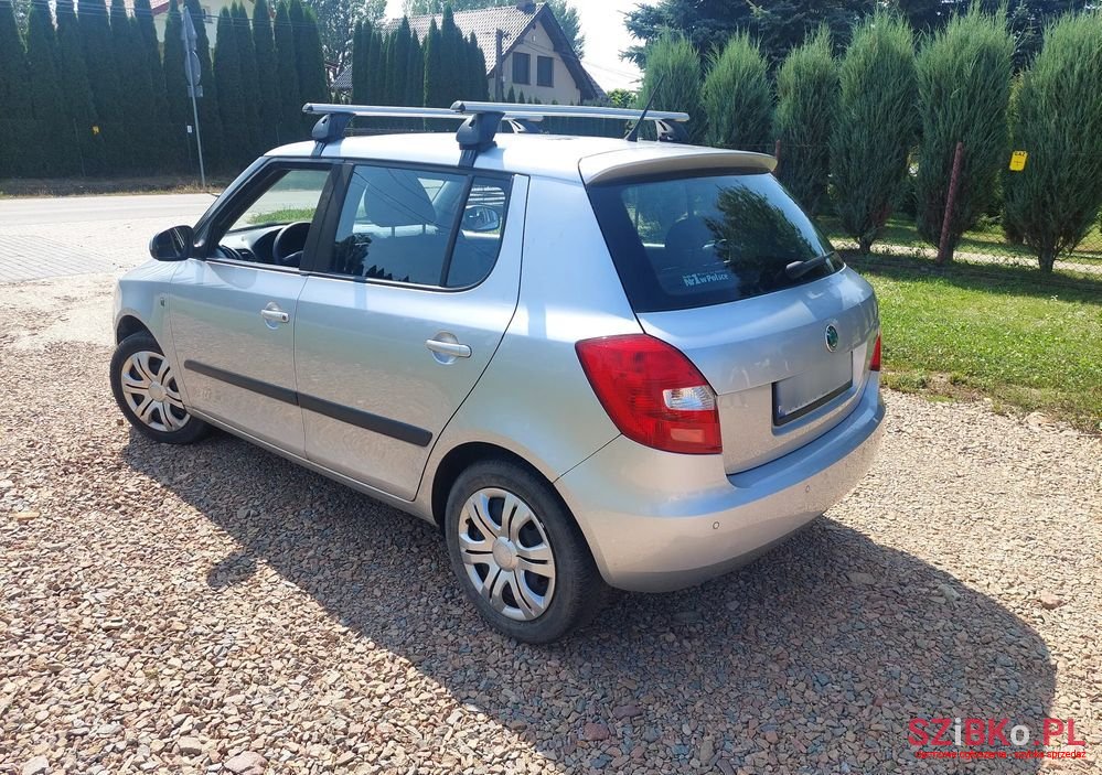 2011' Skoda Fabia 1.4 16V Ambition photo #6
