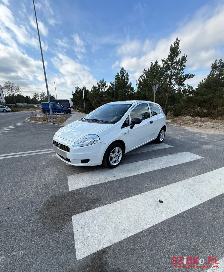 2012' Fiat Punto photo #3