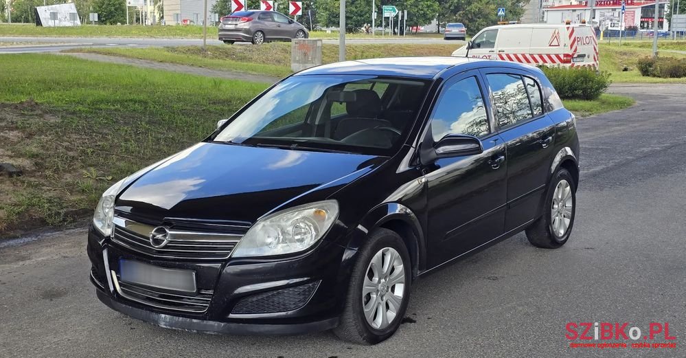 2008' Opel Astra 1.7 Cdti Edition photo #4