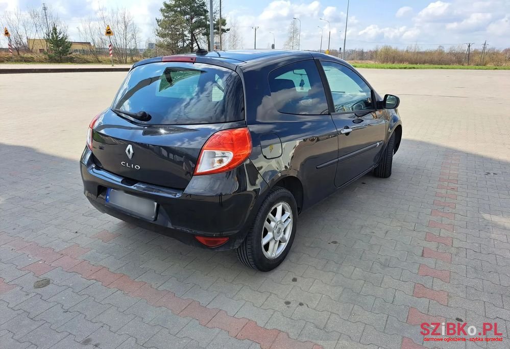 2009' Renault Clio 1.5 Dci Dynamique photo #2