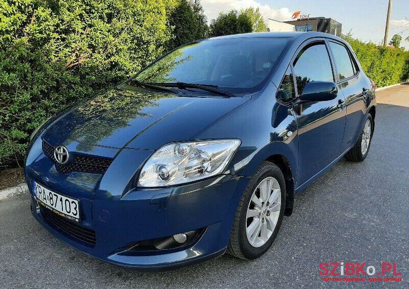 2007' Toyota Auris photo #1