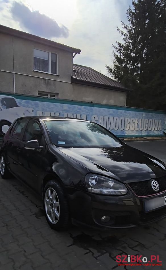 2005' Volkswagen Golf photo #2