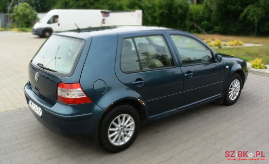 2001' Volkswagen Golf photo #1