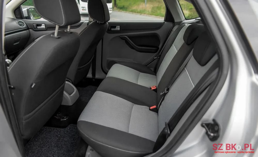 2010' Ford Focus photo #6