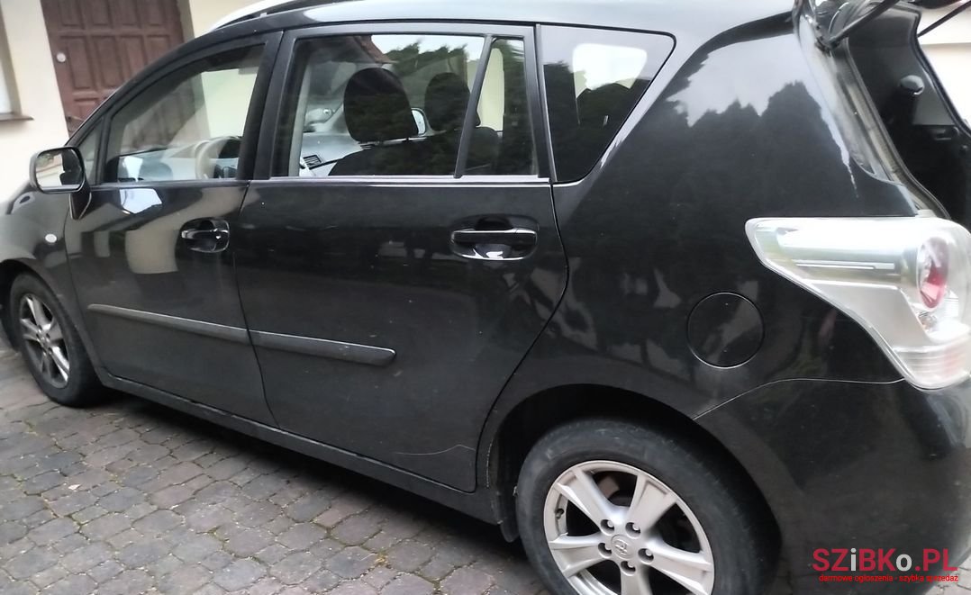 2009' Toyota Verso photo #3