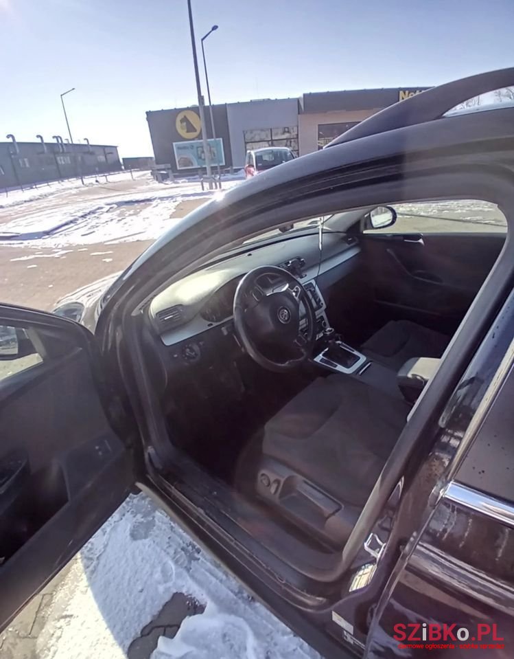 2010' Volkswagen Passat photo #4