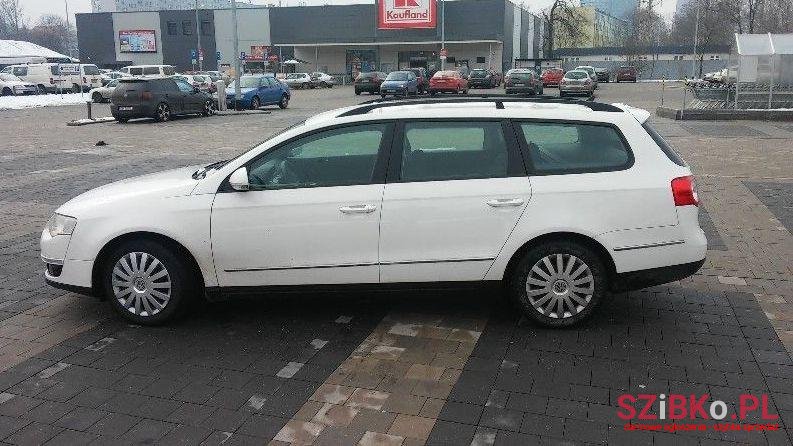 2008' Volkswagen Passat photo #2