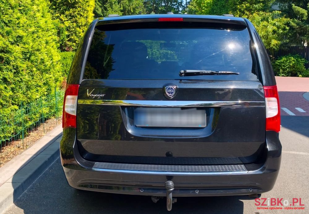 2013' Lancia Voyager 3.6 Platinum photo #5