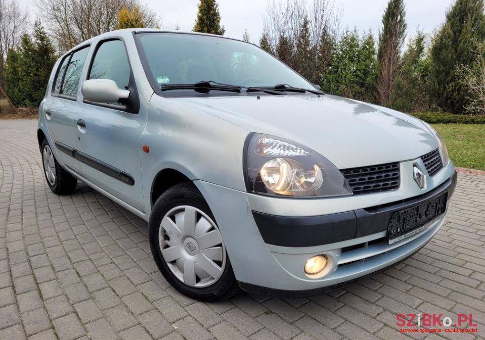 2001' Renault Clio photo #1