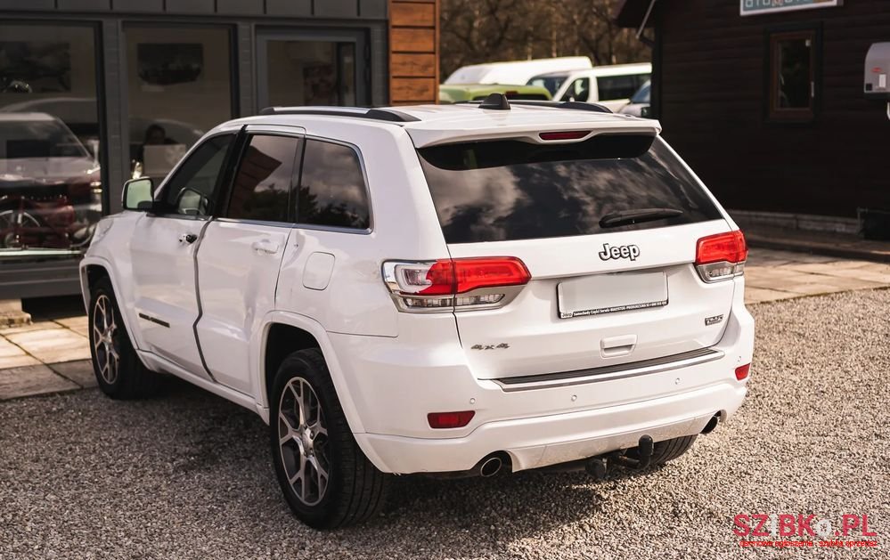 2017' Jeep Grand Cherokee photo #5
