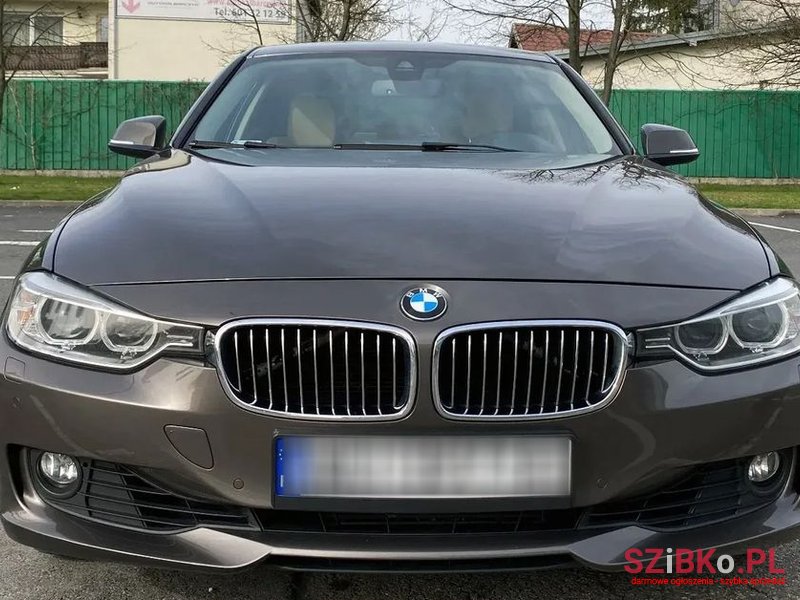 2012' BMW 3 Series 320I photo #4