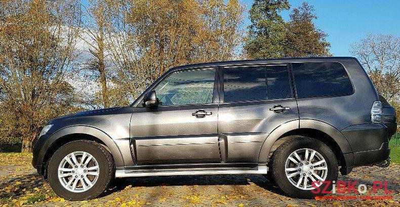 2012' Mitsubishi Pajero photo #1