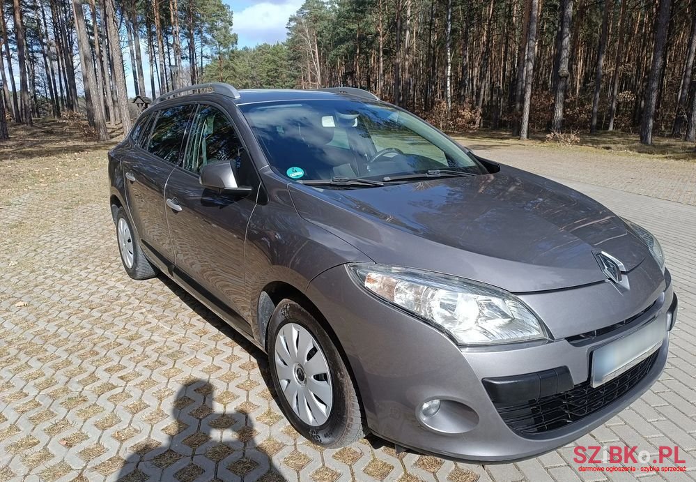 2011' Renault Megane photo #3