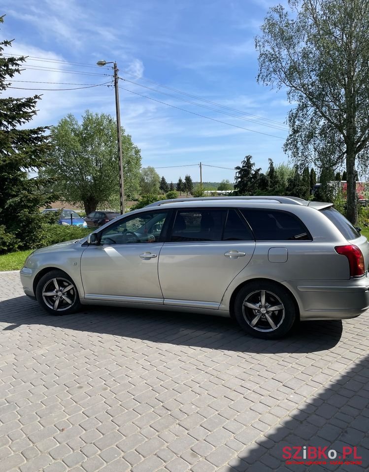2005' Toyota Avensis photo #5