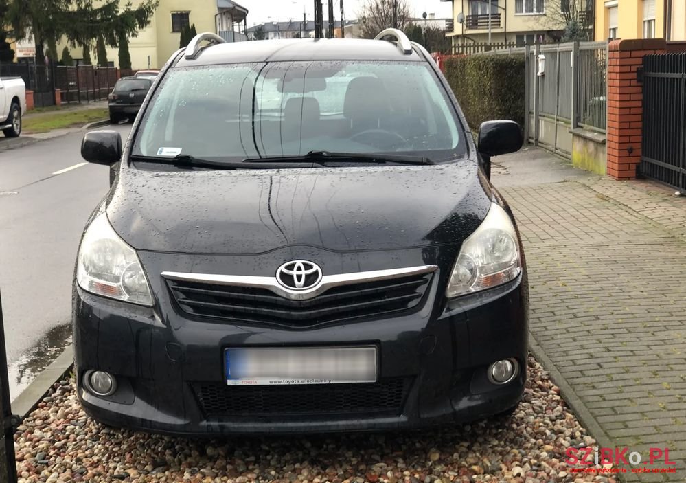 2009' Toyota Verso photo #2