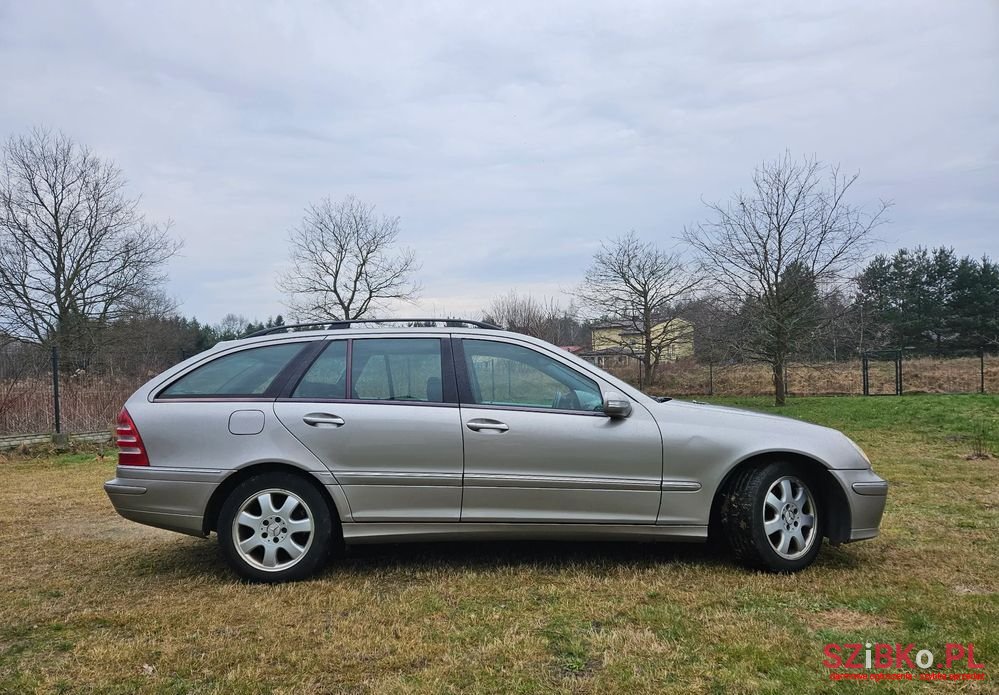 2002' Mercedes-Benz C-Class photo #3