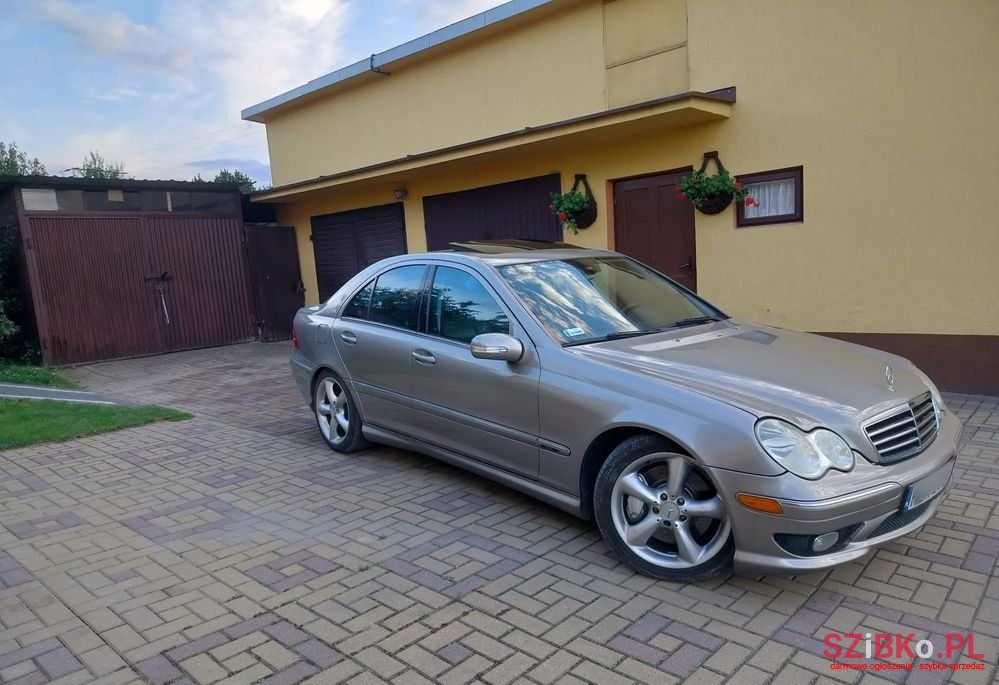 2006' Mercedes-Benz C-Class photo #1