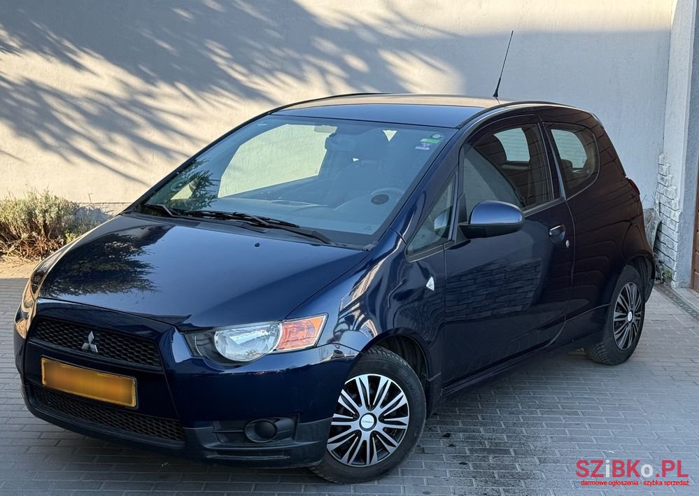 2012' Mitsubishi Colt photo #1