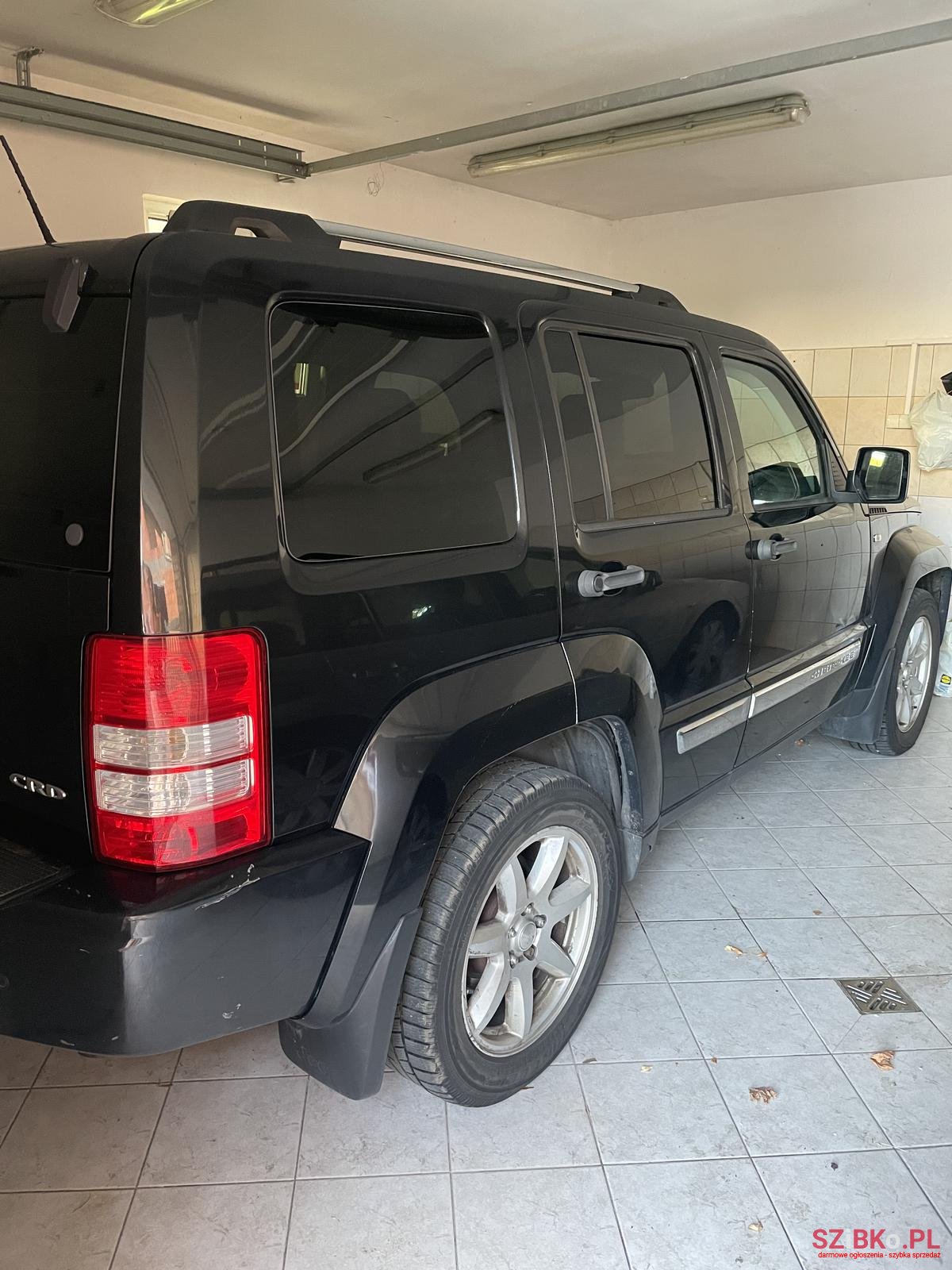 2010' Jeep Cherokee photo #4