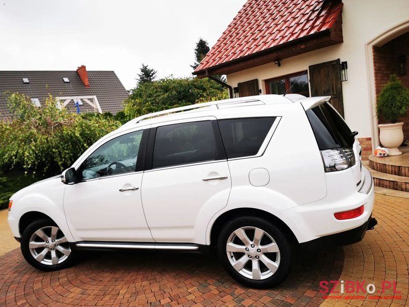 2010' Mitsubishi Outlander photo #3