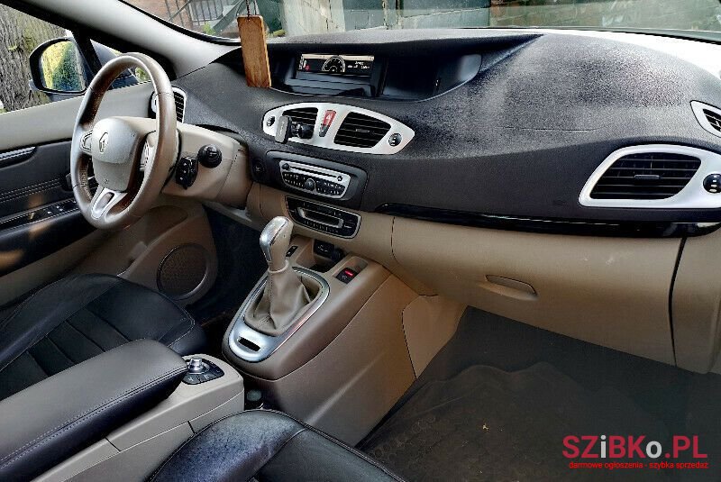 2010' Renault Scenic photo #3