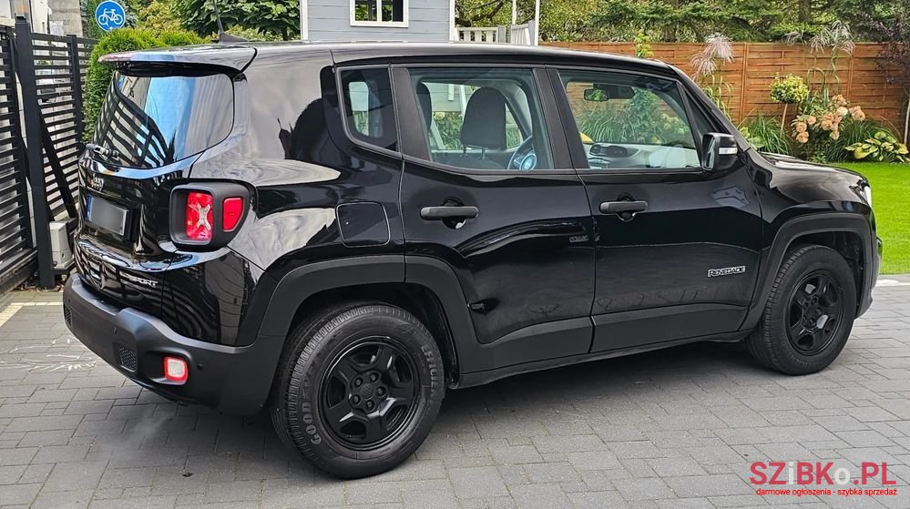 2018' Jeep Renegade photo #6