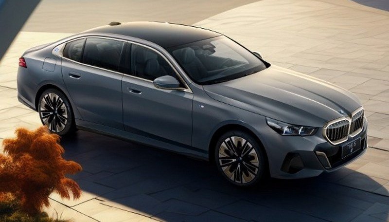 Компанія BMW показала подовжену версію седана 5 Series