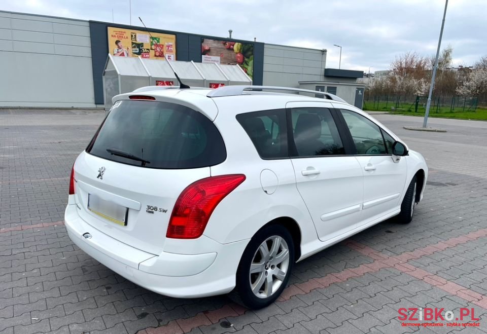 2011' Peugeot 308 photo #6