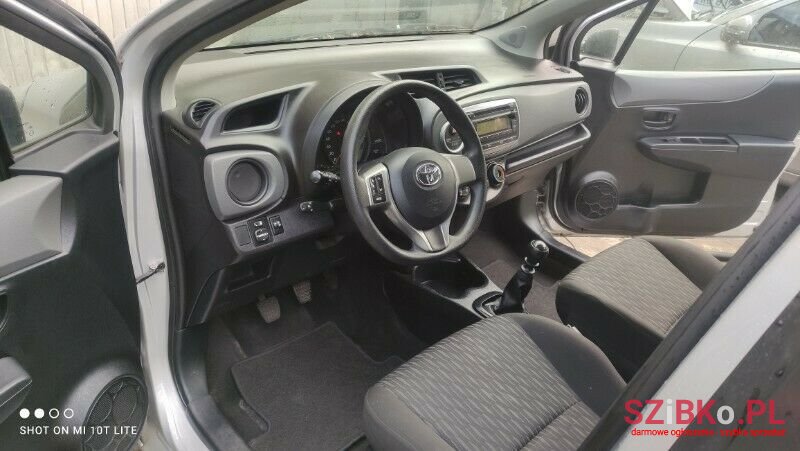 2012' Toyota Yaris photo #6