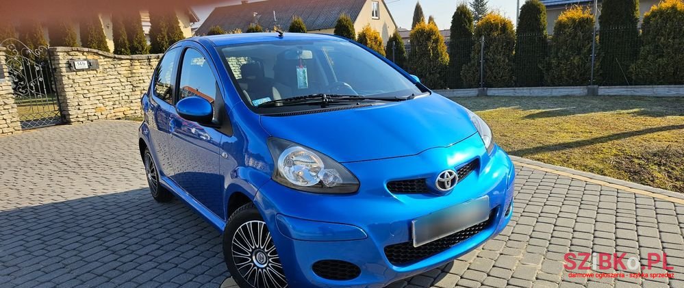 2010' Toyota Aygo photo #2