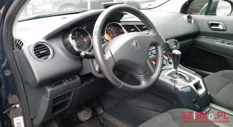 2010' Peugeot 5008 photo #1