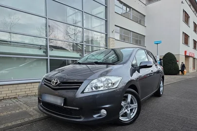 2011' Toyota Auris