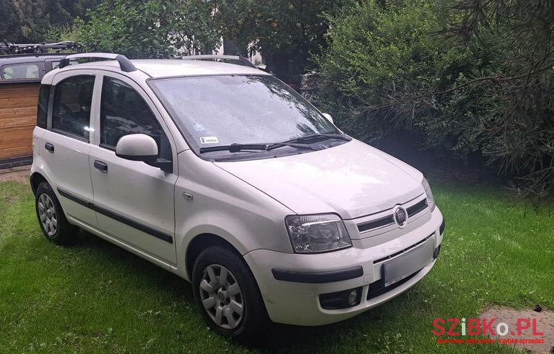 2010' Fiat Panda photo #2