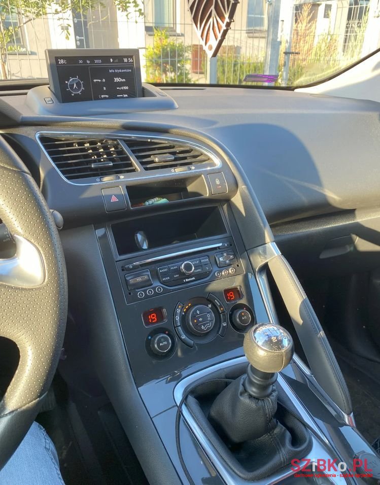 2014' Peugeot 3008 1.6 Hdi Style photo #6