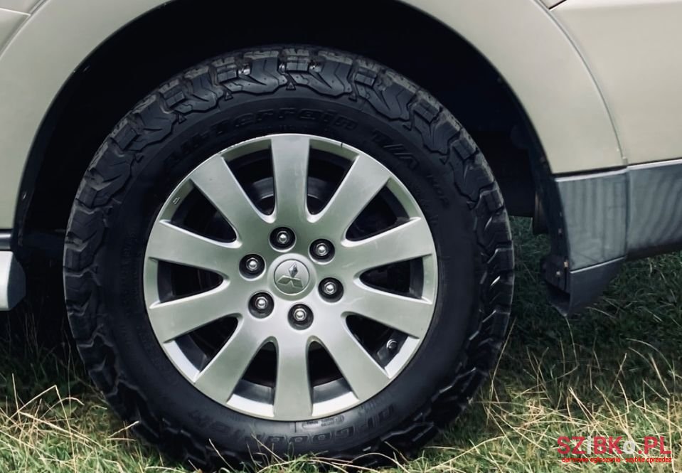 2007' Mitsubishi Pajero photo #3