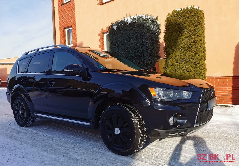 2010' Mitsubishi Outlander photo #3