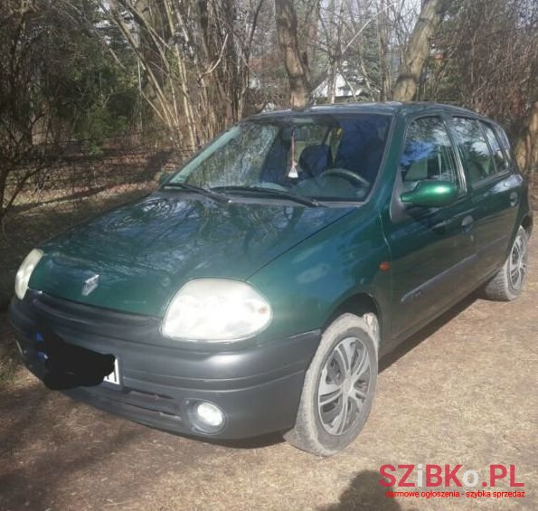 2001' Renault Clio photo #1