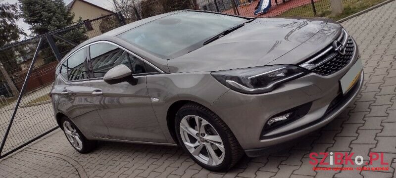 2016' Opel Astra photo #2