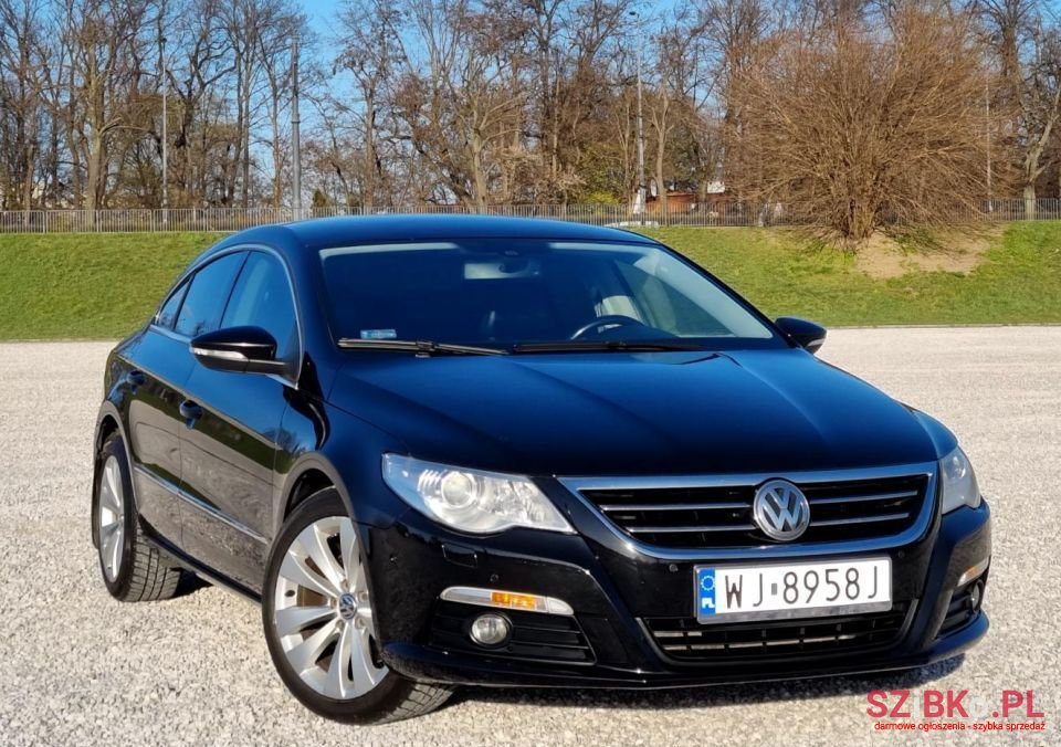 2009' Volkswagen Passat photo #1