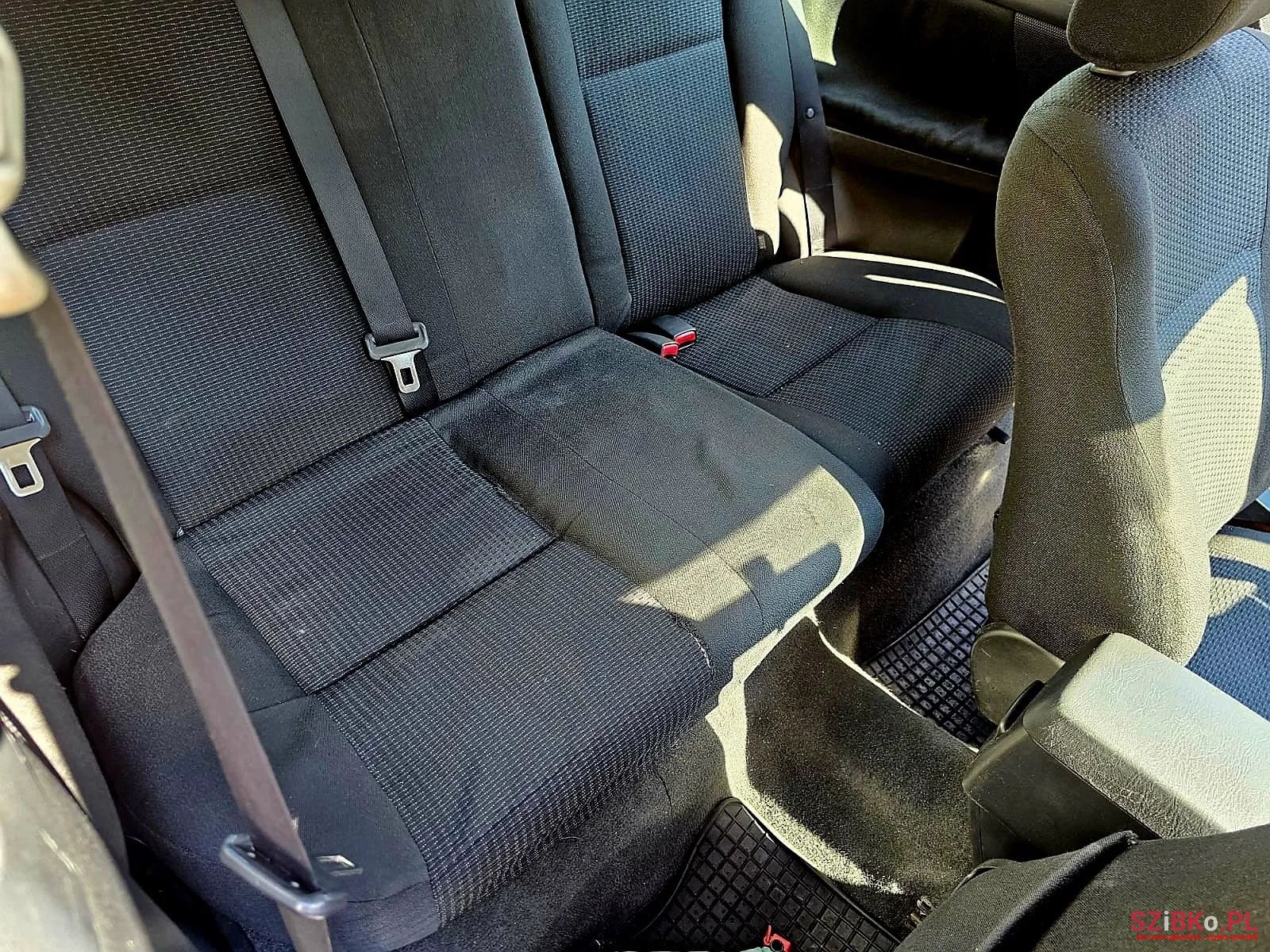 2004' Toyota Corolla photo #5