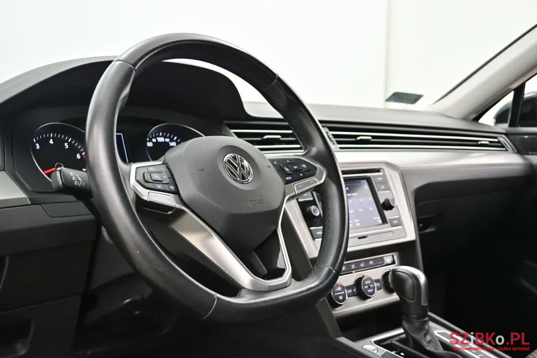 2020' Volkswagen Passat photo #2