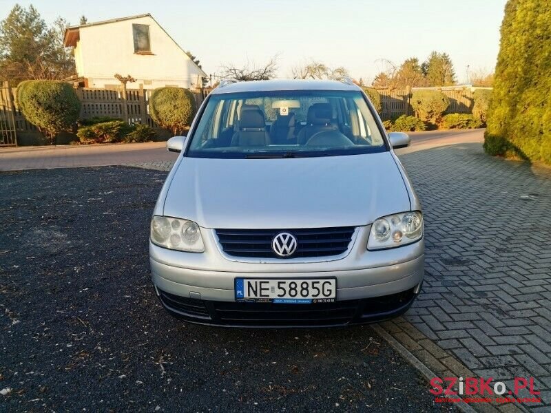 2005' Volkswagen Touran photo #2