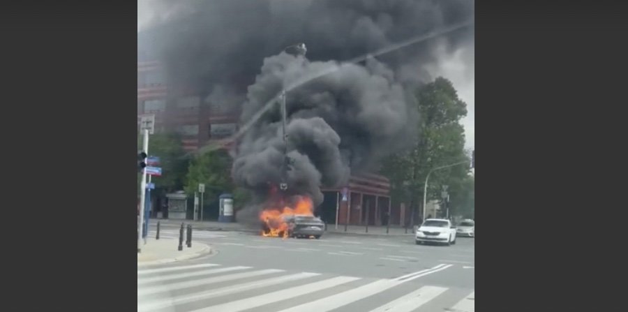Lucid Air doszczętnie spłonął po wypadku w Warszawie. Co to za samochód?