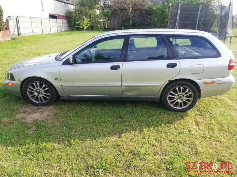 2003' Volvo V40 photo #2