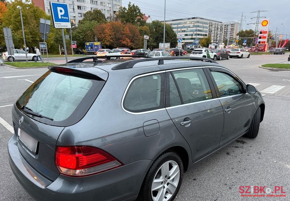 2010' Volkswagen Golf photo #3
